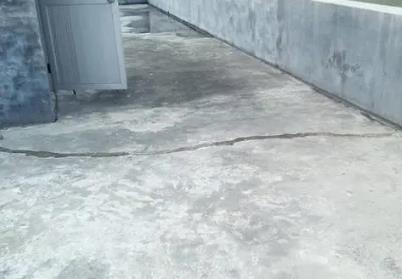 叠彩楼顶漏水维修公司分享下如何解决卫生间隐蔽部位漏水的问题?