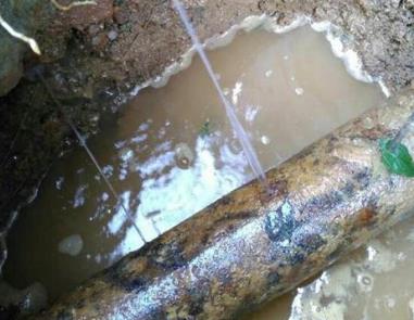 叠彩楼顶渗水维修公司分享下地暖漏水的原因及检测方法。